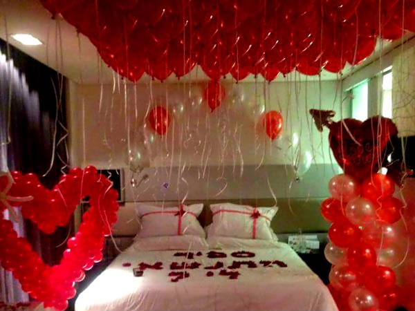 Balloon Decoration In Bedroom