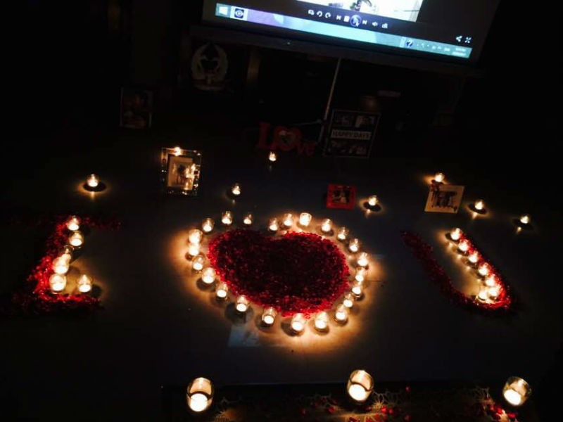 Decorations with Candles & Flower Petals