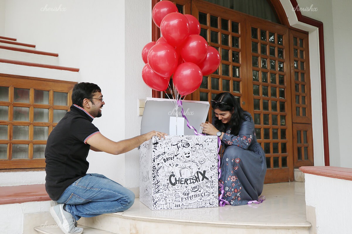 Surprise box - Helium Balloons for Birthday, Delivered in delhi-ncr