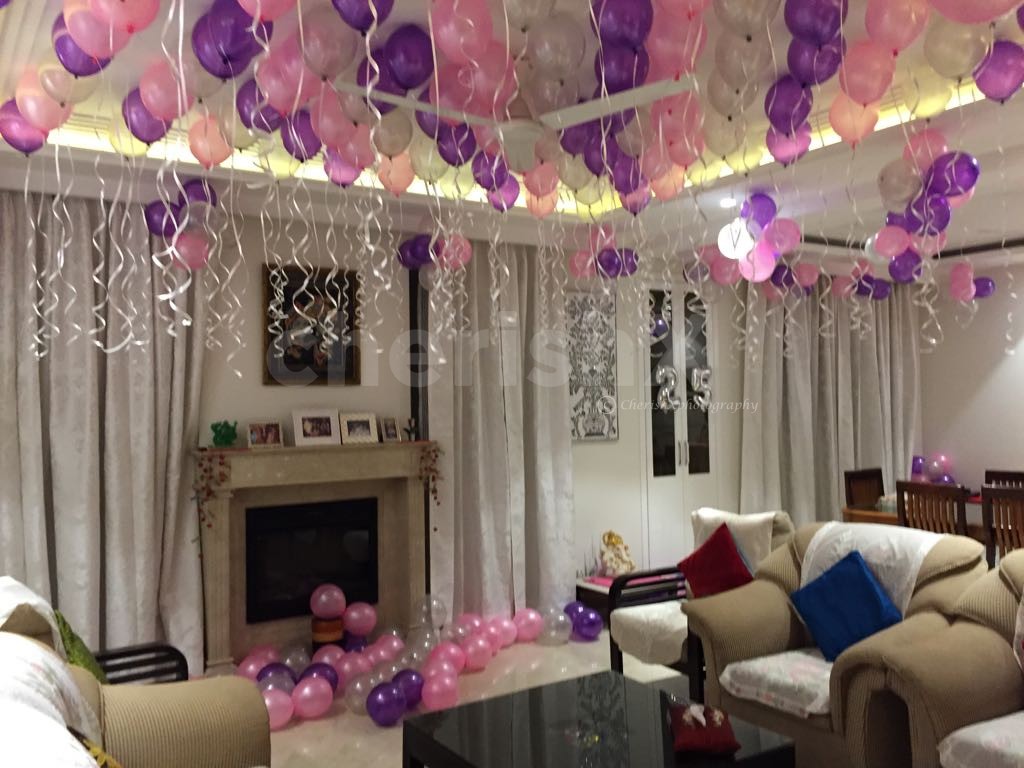 200 Balloons Decoration with 50 on ceiling and 150 as bunches or free How Many Balloons To Fill A Room
