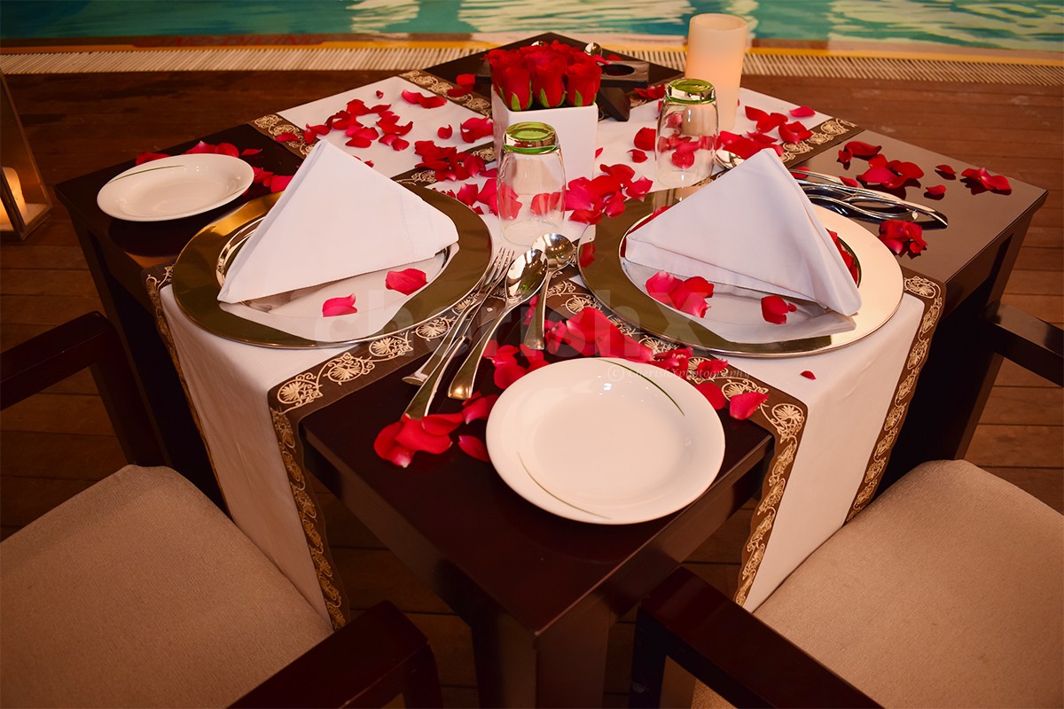 Book a Candlelight Dinner table for a couple at Taj Vivanta, Dwarka