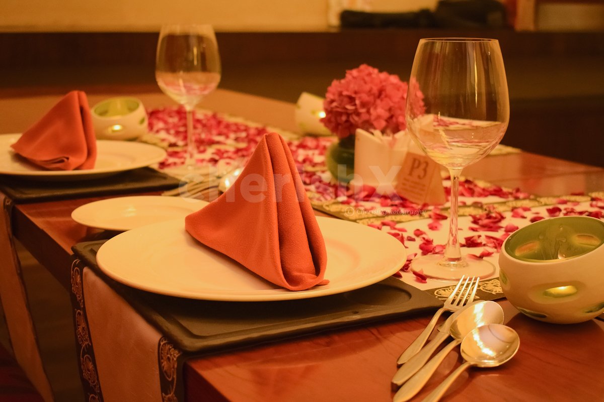 Book a Private Dinner for a couple at Taj Vivanta, Dwarka