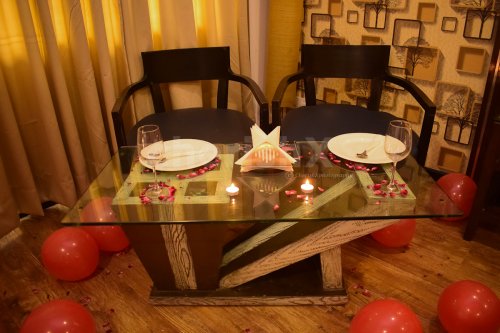 Candlelight Dinner Dinner for a Couple with Romantic Stay