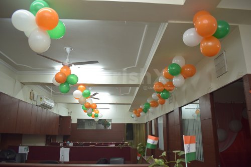 Special decorations for 15th August using Balloons, Kits & Flags
