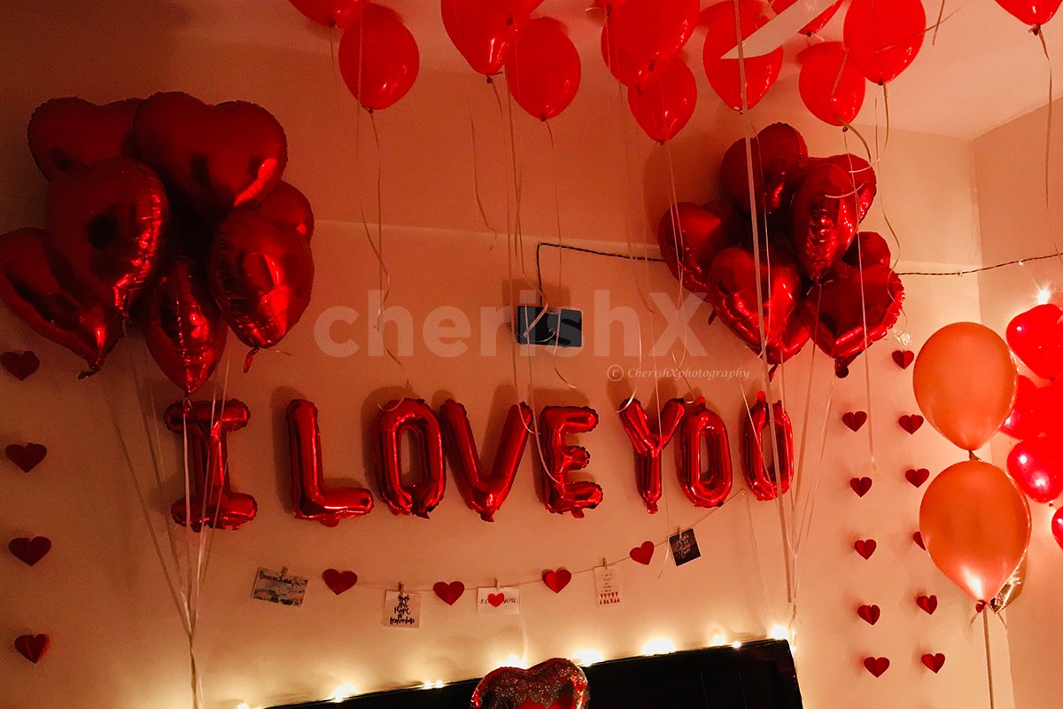 I LOVE YOU letter foil balloons also included