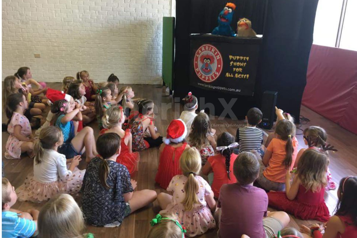 Puppet Show - Kinderberry Hill