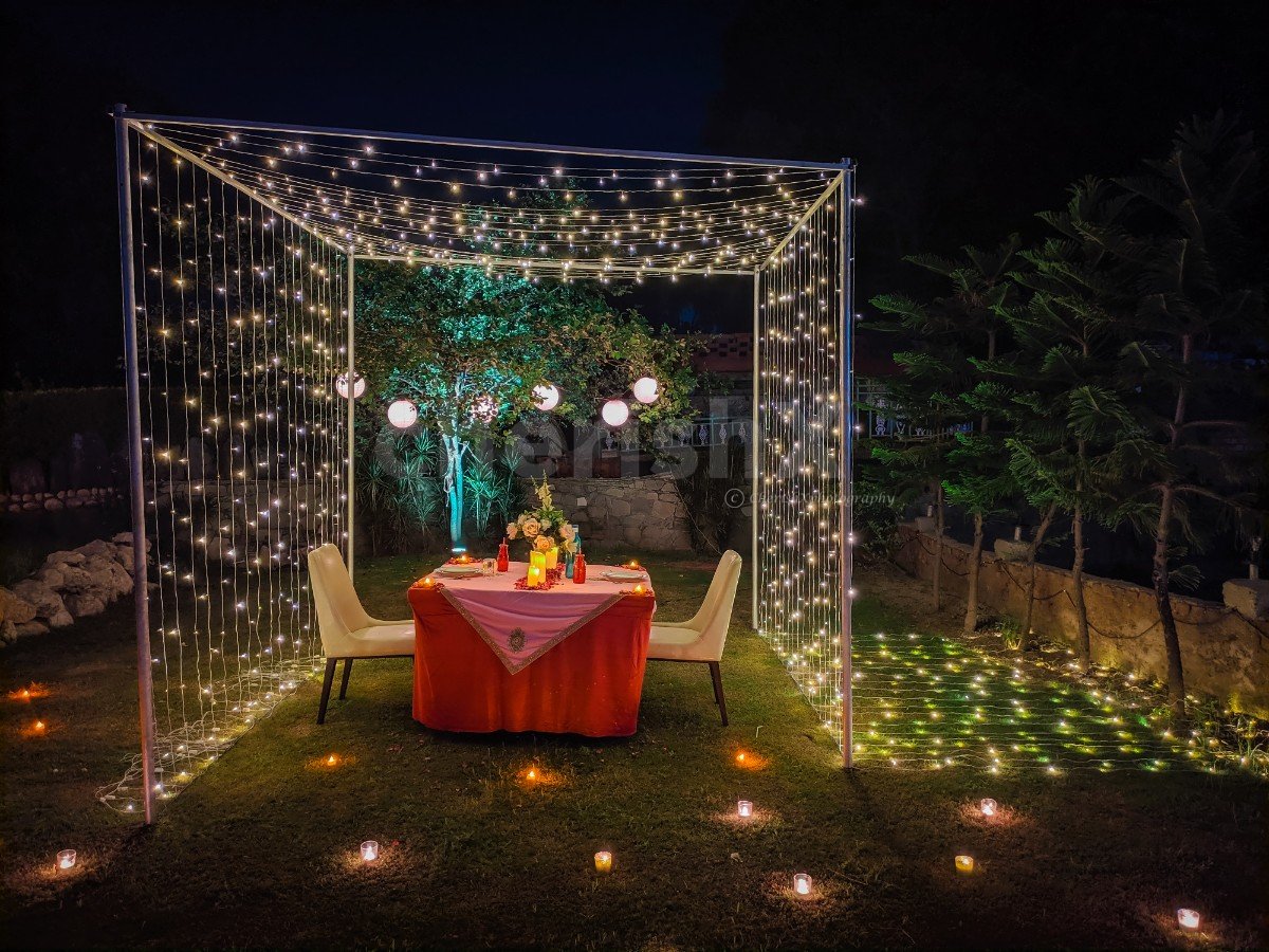 Romantic Dinner Date with a Charming Twist for 1 wedding anniversary celebration