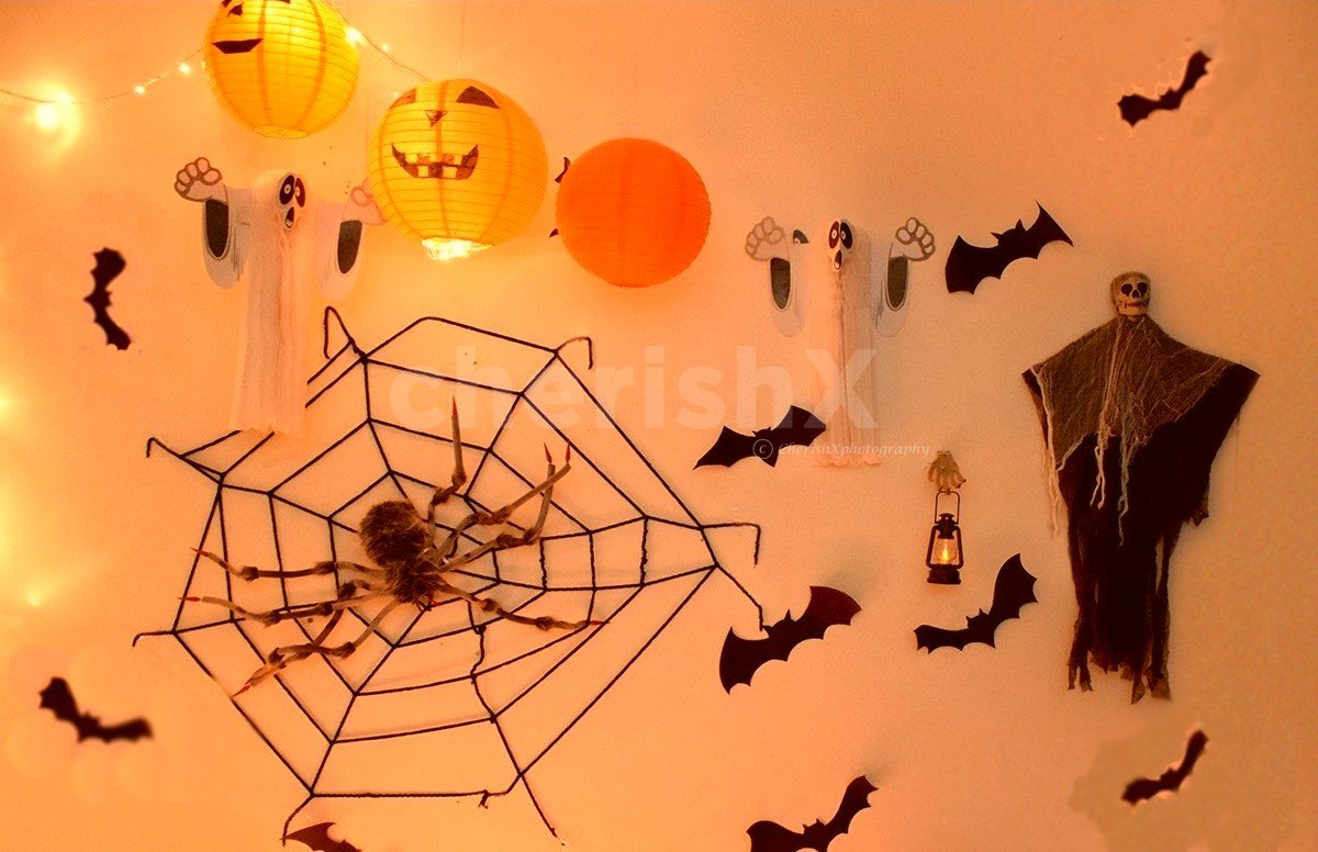 Spooky Halloween wall decor