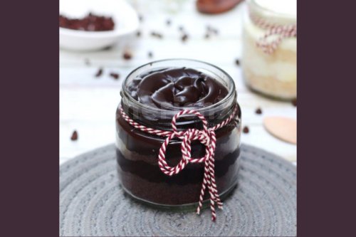 Chocolate truffle cake jar