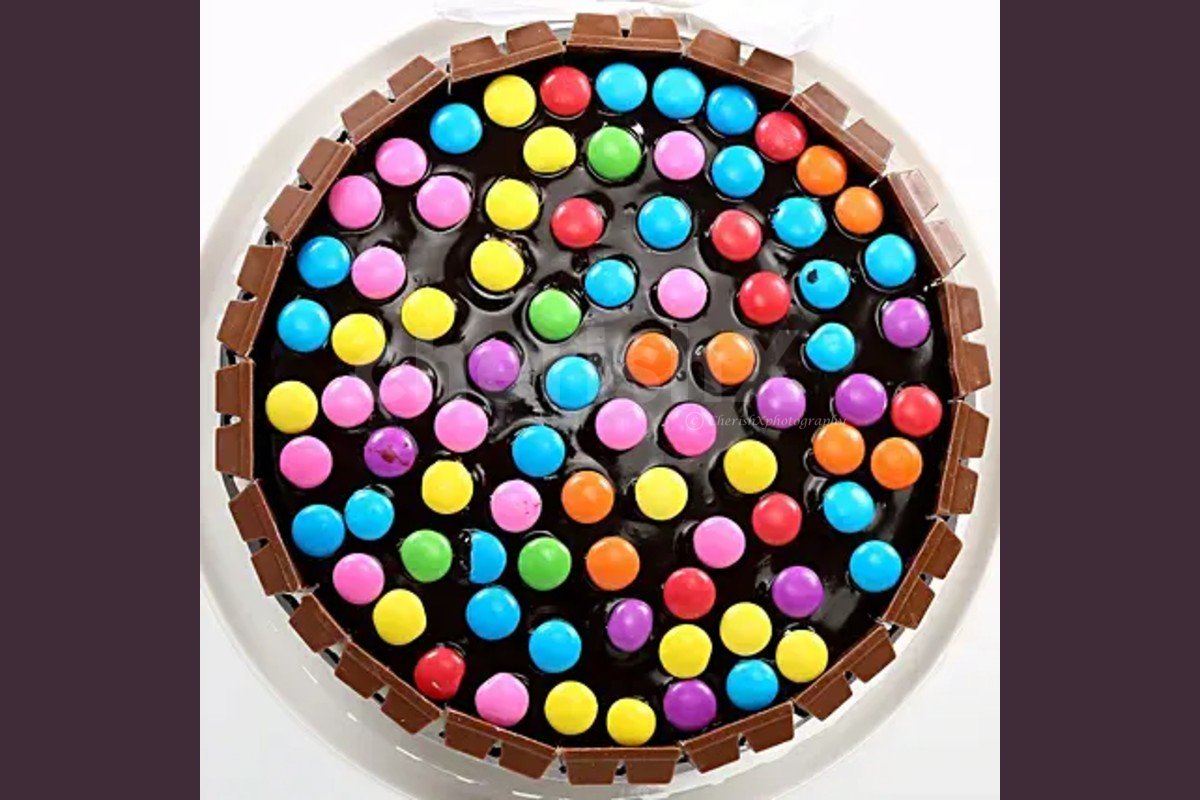 500 gms kitkat gems chocolate cake