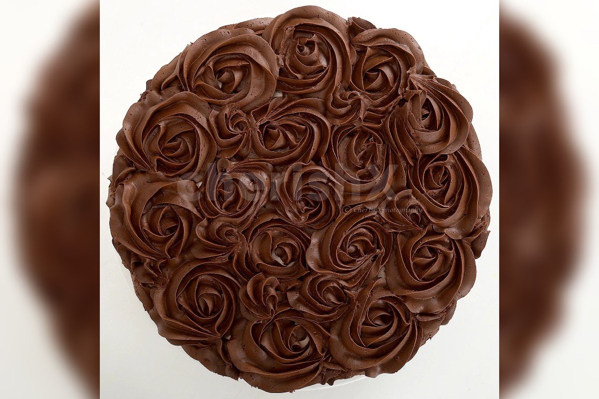 500 gm chocolate rose cake by cherishx