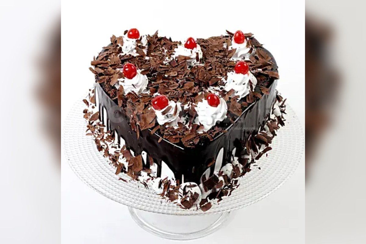 Black Currant Flavour Cake - Cakebuzz