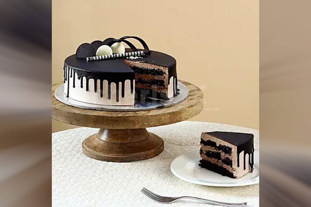 Order heart shape Chocolate Cream cake online Free Shipping in Delhi