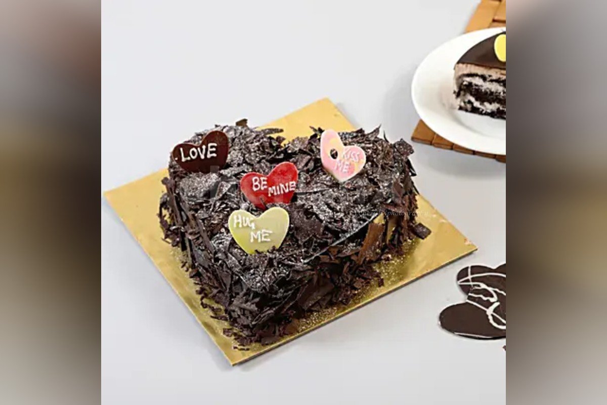 Order Heart Shape Special Chocolate Cake Online Free Shipping in Delhi