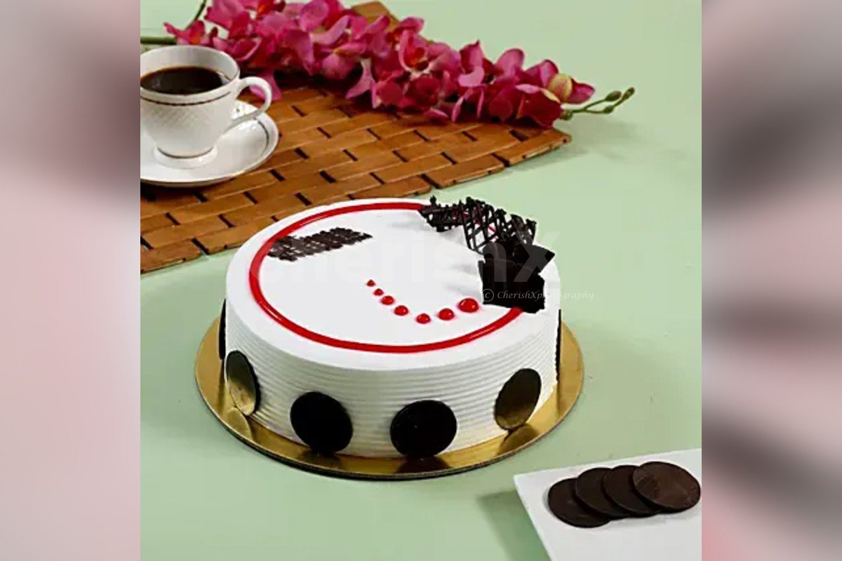 Send Online half kg kitkat chocolate cake Order Delivery | flowercakengifts