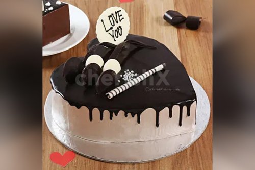 Heart shape chocolate cream cake