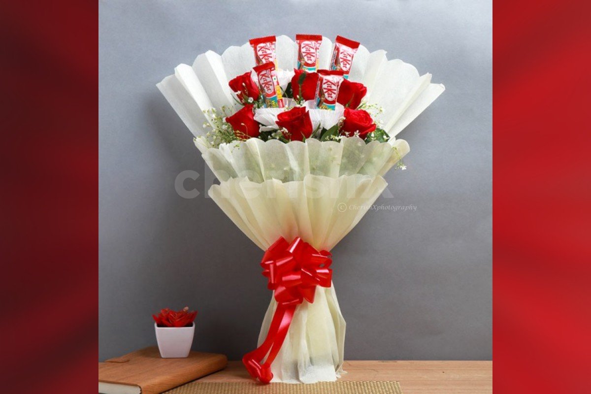 Roses and kitkat bouquet