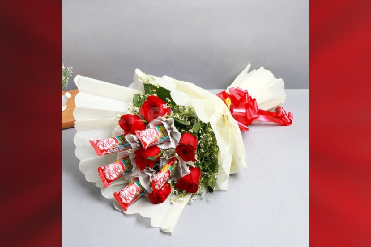 Roses and kitkat bouquet hoe delivery