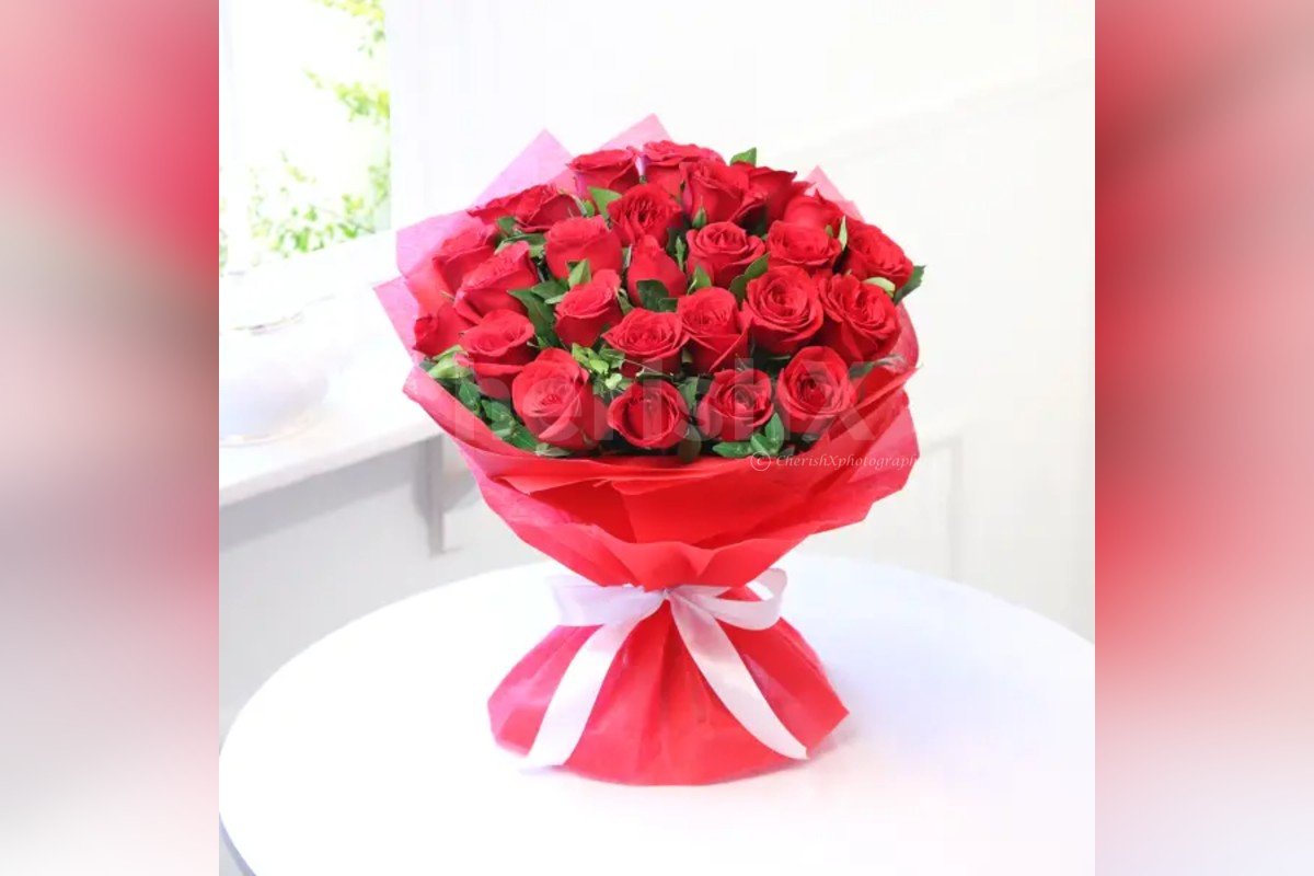 25 red roses beautiful bouquet