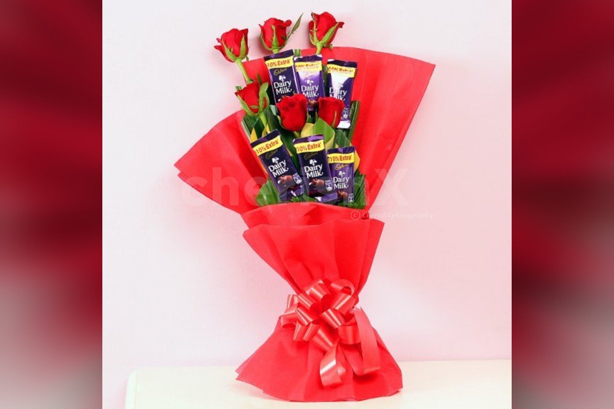 red rose and dairy milk bouquet