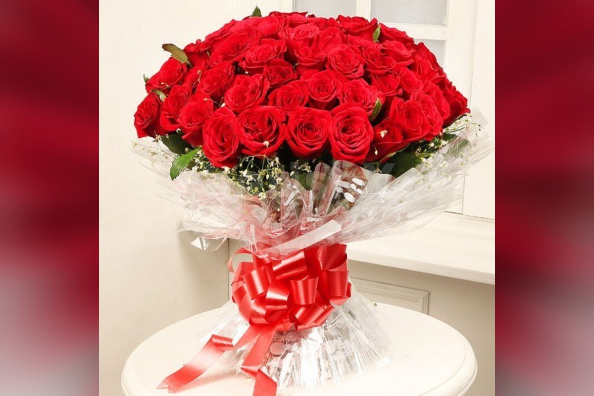 50 red roses blooming bouquet