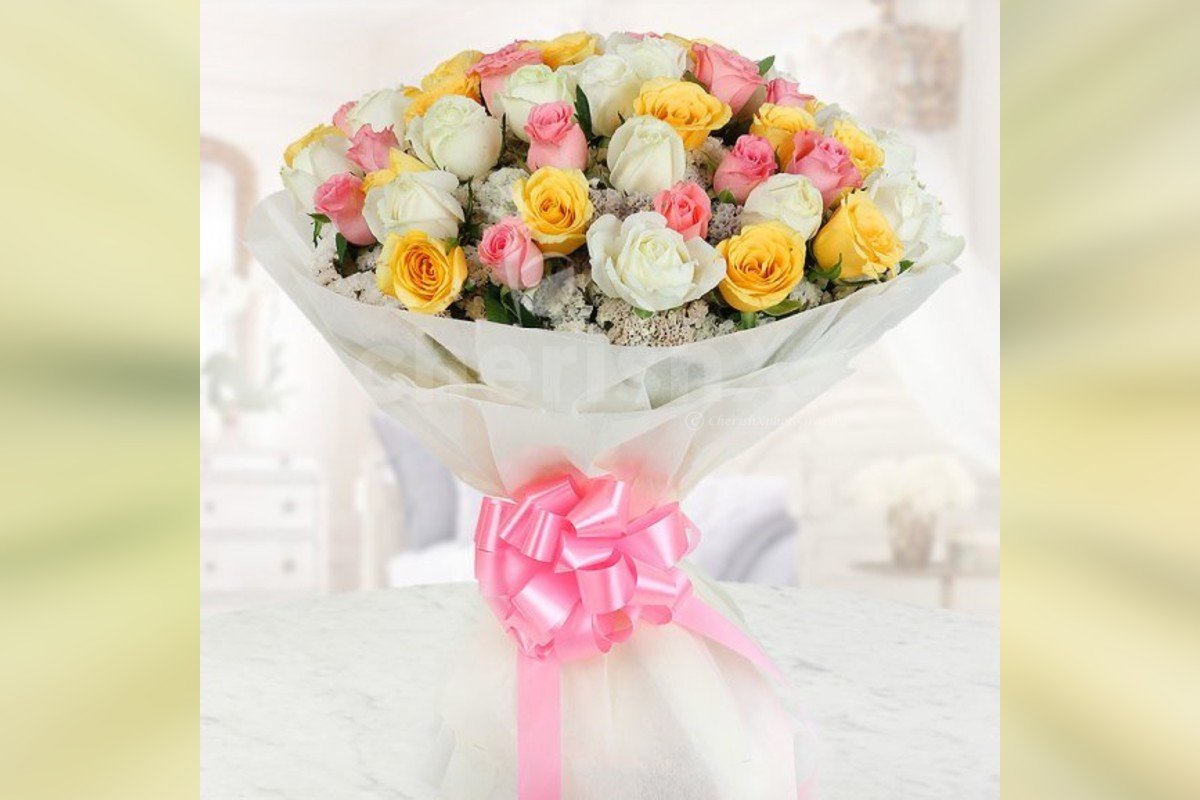 Buy 50 Mixed Roses blooming bouquet Online and get them delivered for