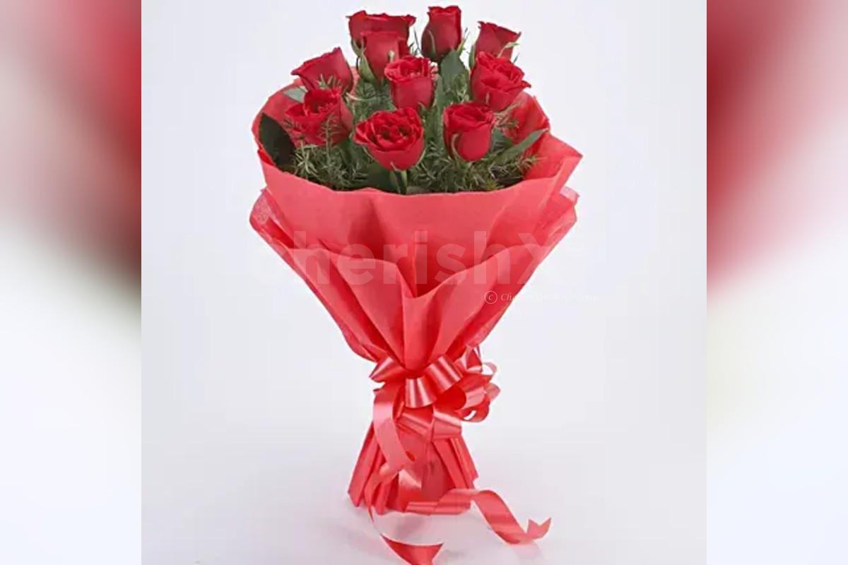 Send a simple 10 Red Rose with pineapple cake (500 gms) Free & OnTime Delivery Hyderabad