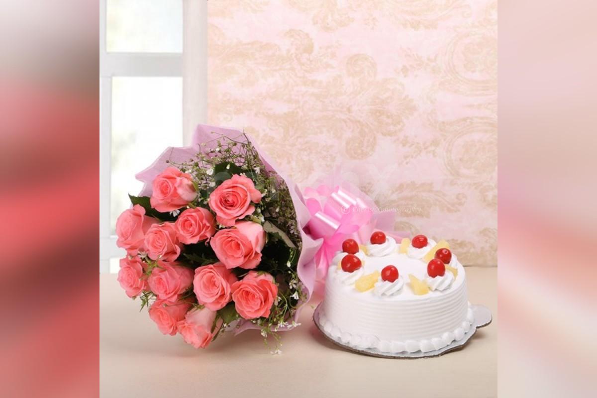 10 pink roses with pineapple cake