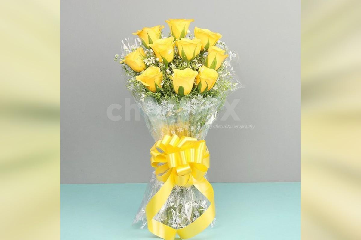 12 Yellow Roses & 'Dad' Butter scotch cake home delivery