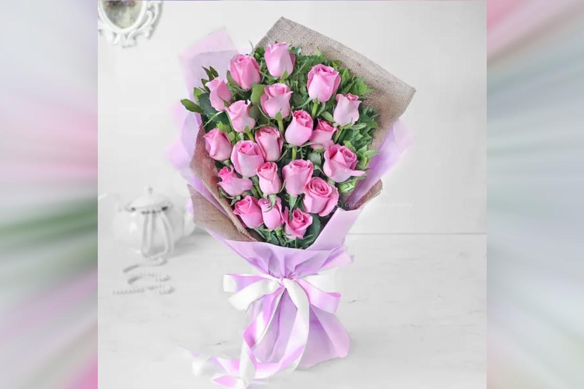 Send these simple yet Beautiful Bouquet of 20 Pretty Pink Roses to ...