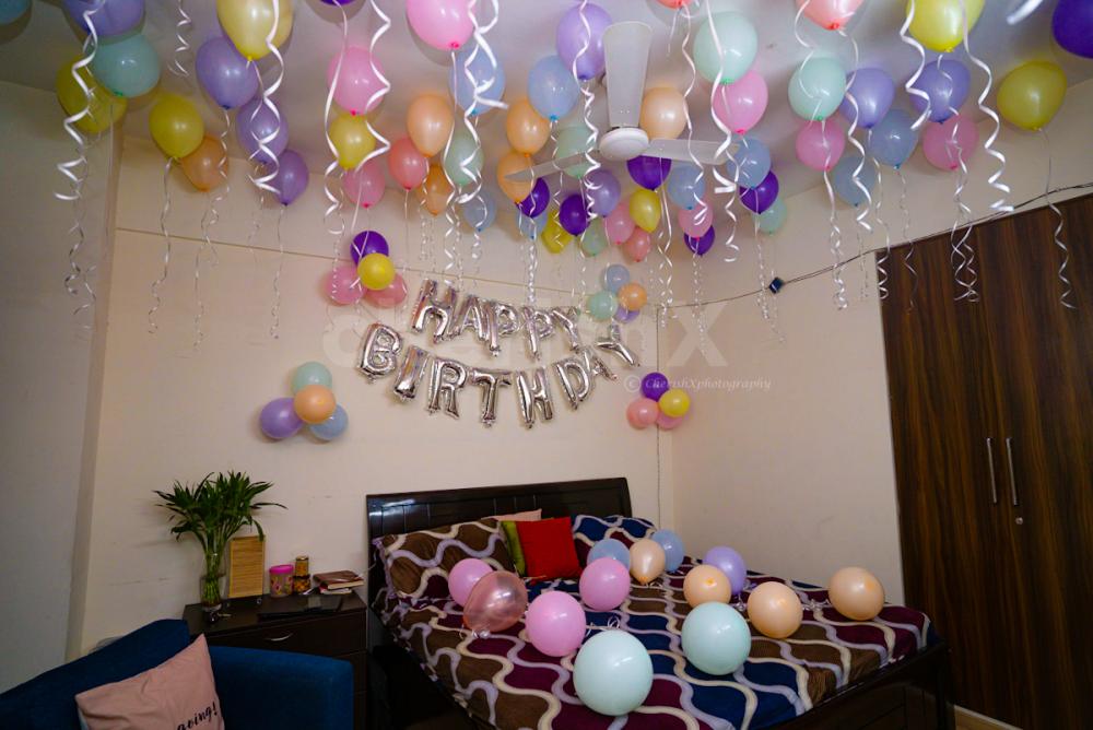 Room decoration with pastel balloons for an amazing party.