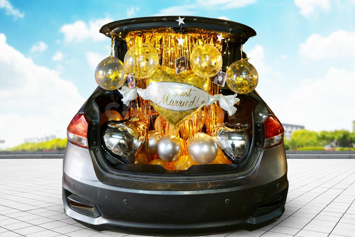 A fulfilling Car Boot Decor with balloons, lights and photos.