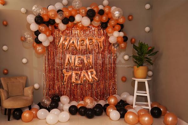 Festive balloon decorations for a fabulous New Year's Eve party
