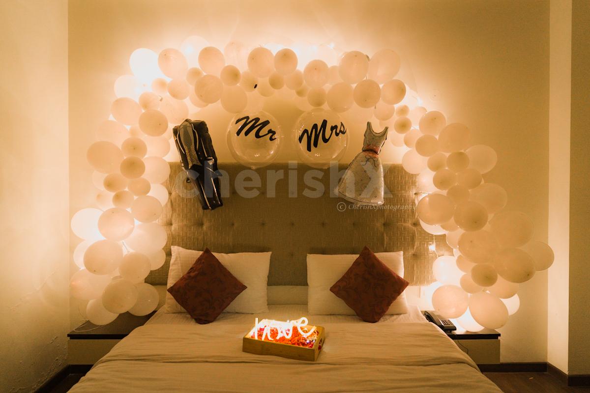 Premium First Night White Theme Decoration Service with Balloons ...