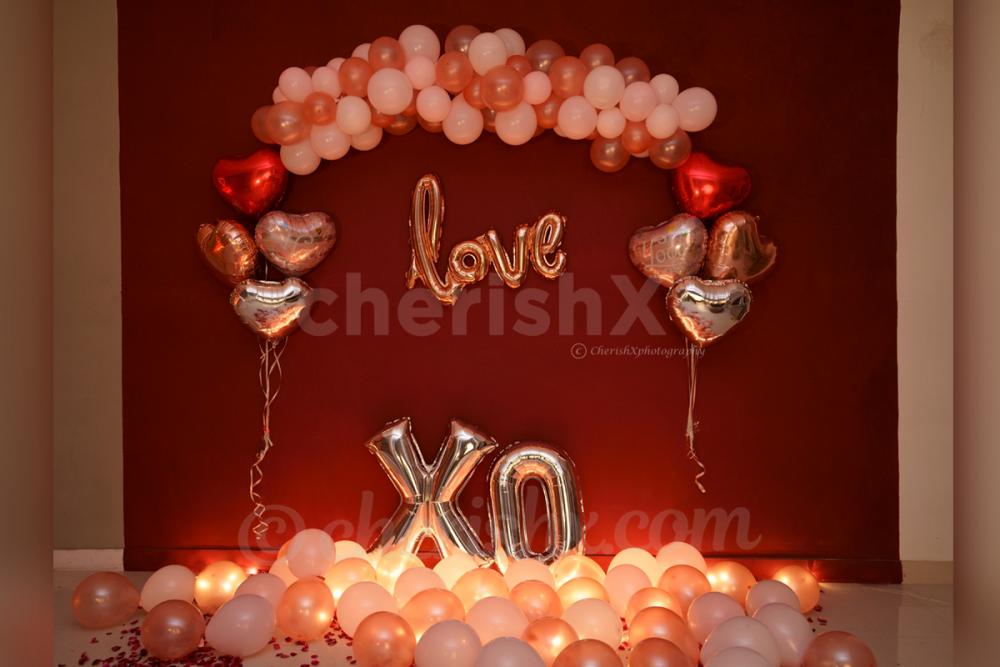 You can choose this Balloon Wall and Room Decoration for a proposal, a birthday celebration or an anniversary celebration.