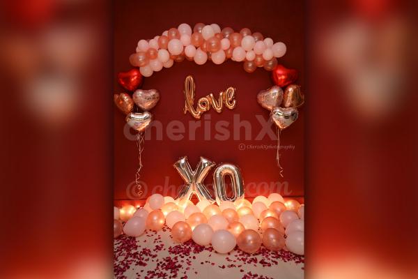 Surprise your love with this charming balloon Room Decoration.