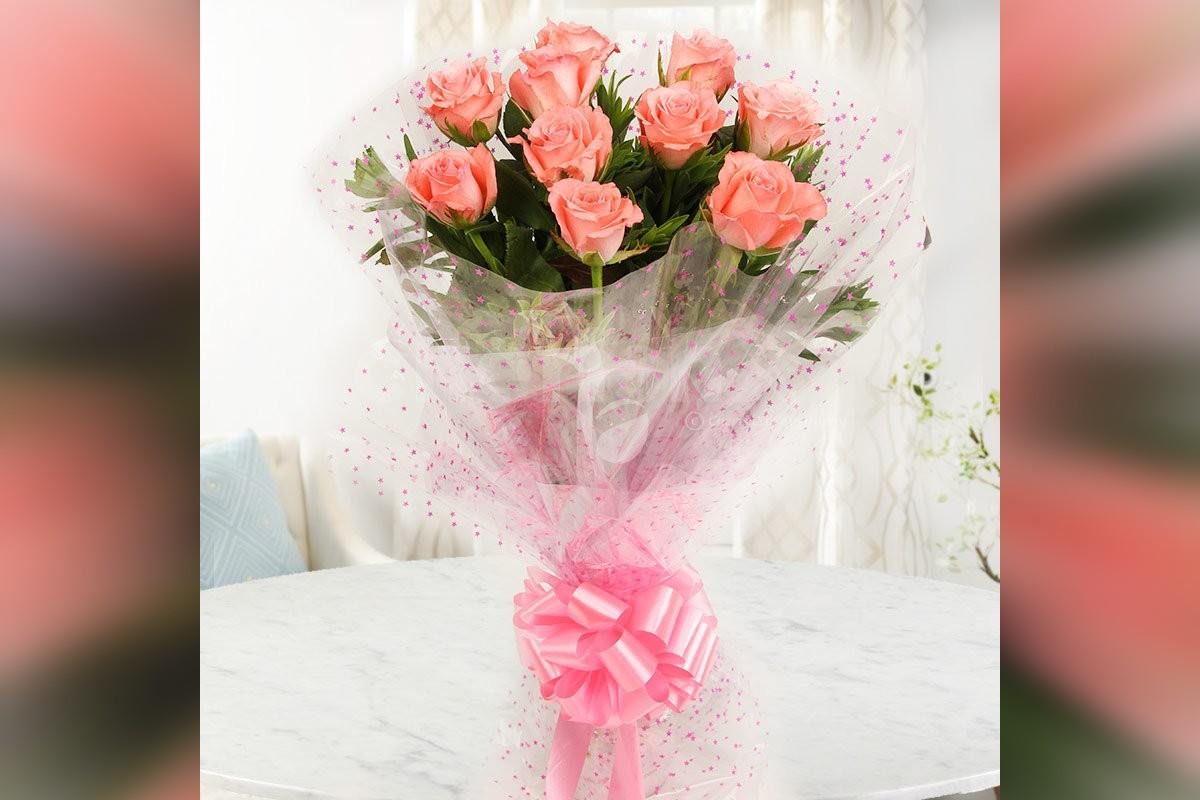 10 Pink Roses in cellophane Bouquet