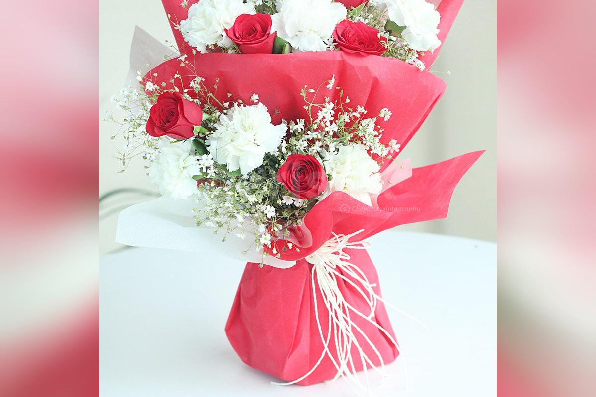 Send a simple bunch of 10 white carnation and 10 red roses in Red