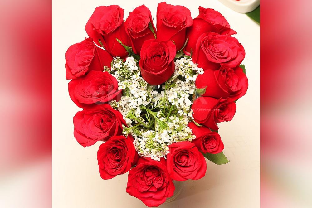 Send a simple Heart Shaped Arrangement of 15 Red Roses in Glass Vase to