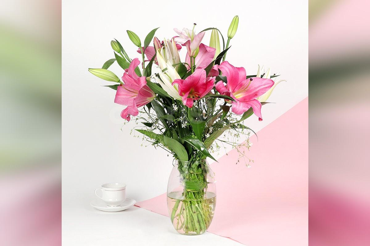 Send A Simple 6 Pink And White Lilies In Cylindrical Glass Vase Bouquet