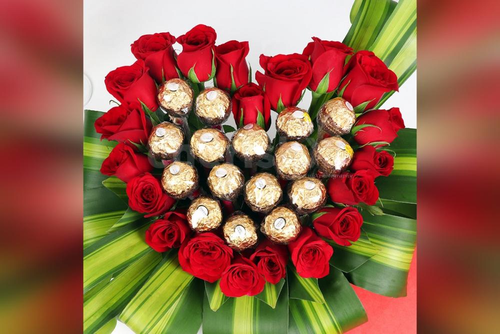 Send a simple Arrangement of 20 red roses and 16 ferrero rochers in a