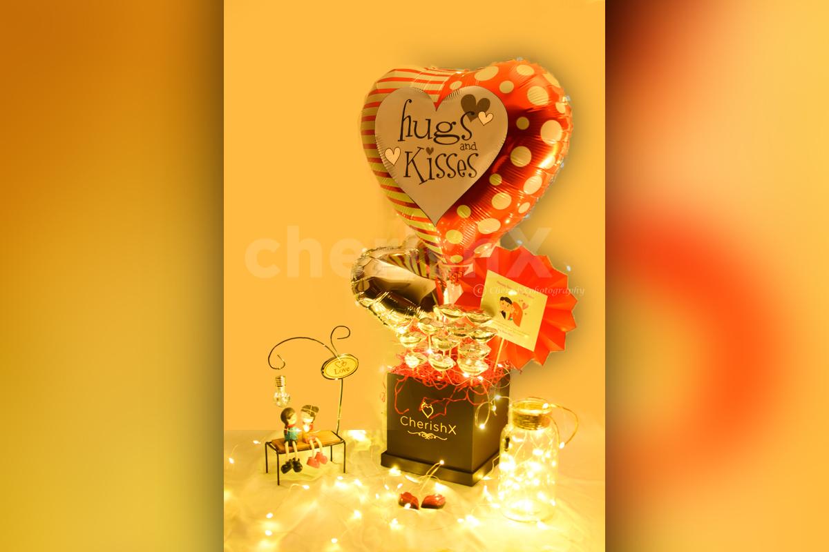Share love with your partner by gifting him/her this beautiful Kiss Day (Hugs & Kisses) Bucket!