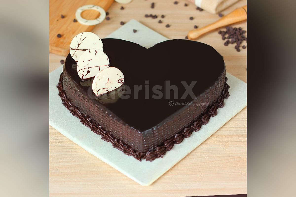 Kitcake Valentine Heart Shaped Cake by Secrets in Beirut | Joi Gifts