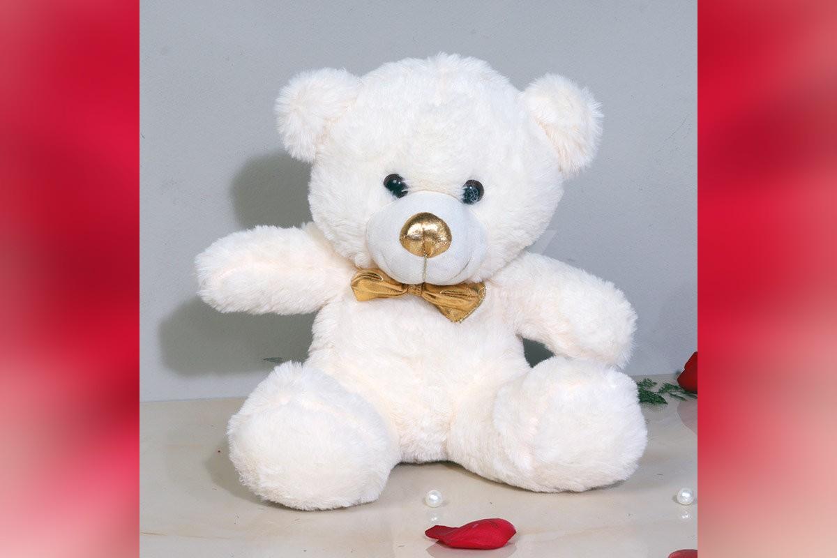 A white teddy of 12' ft that you can gift with a bouquet of roses.