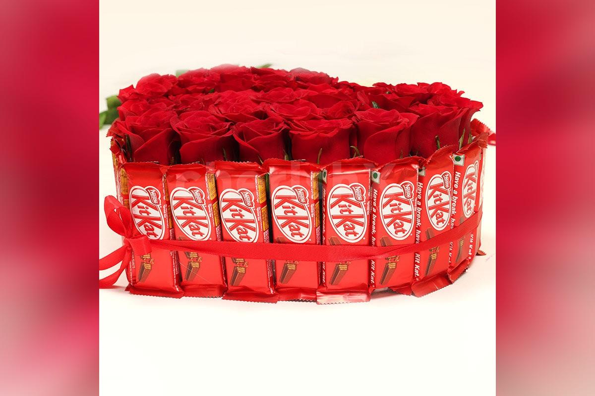 send-a-simple-35-red-rose-with-26-kitkat-chocolates-12gm-each-free-on-time-delivery