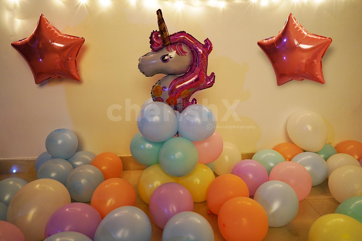 The circle themed foil balloons help to bring out the theme decor in a much better way! So, book this wonderful Unicorn Decor for your room!