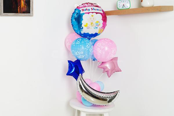 A big baby shower foil balloon for the top of the balloon bouquet.