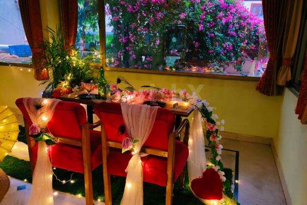Peacock Feathers & Bougainvillea Flowers Theme Dining