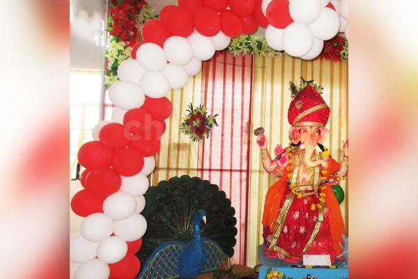 CherishX's White and Red Ganesh Chaturthi Balloon Decoration