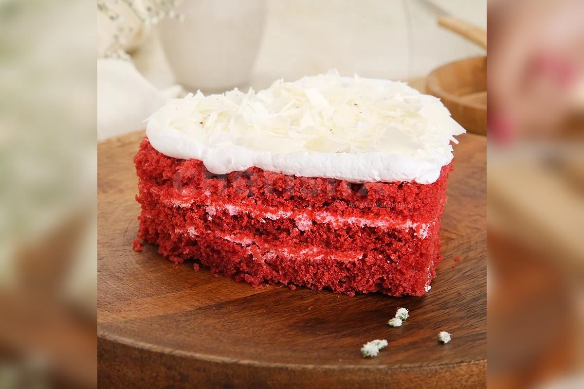 Pinata red velvet cake for your birthdays, anniversaries and other occassions